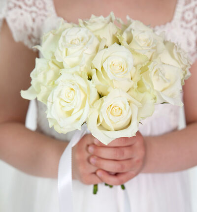 Brudepikebukett med hvite roser